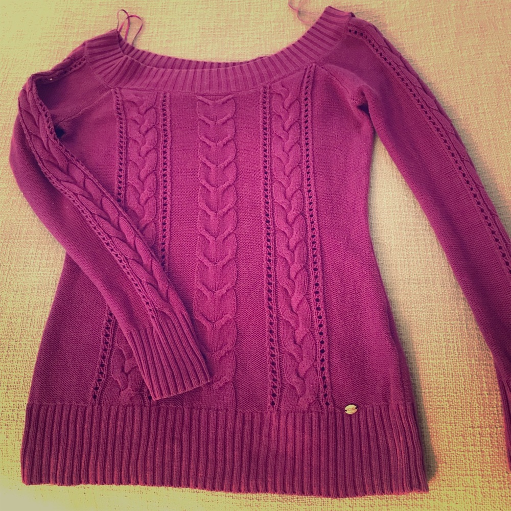 Cute Guess off-shoulder knit sweater